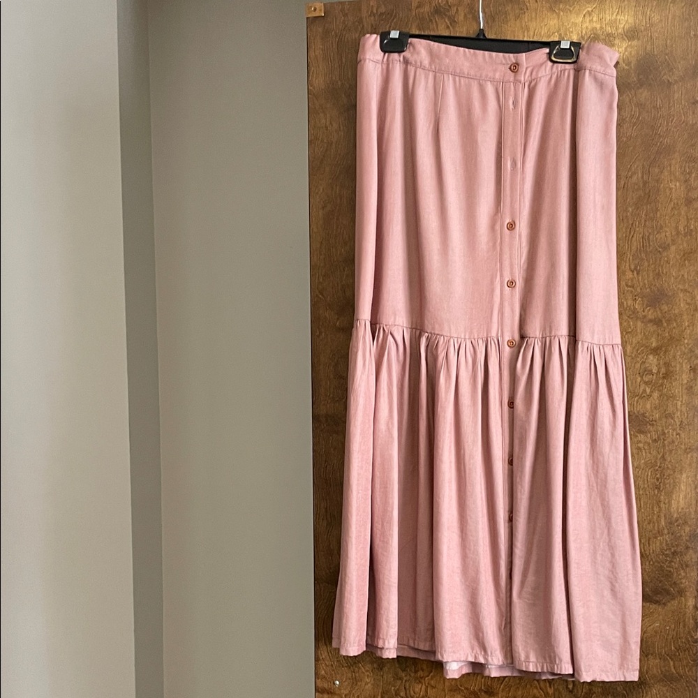 Chic Pink Maxi Skirt with Button Detail